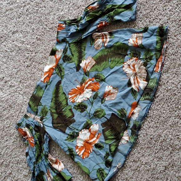 Lulu's Floral Off-shoulder top - Picture 2 of 3